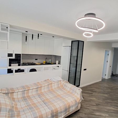 Аэропорт-Номера 24/24 . Apartment Chisinau Bagian luar foto