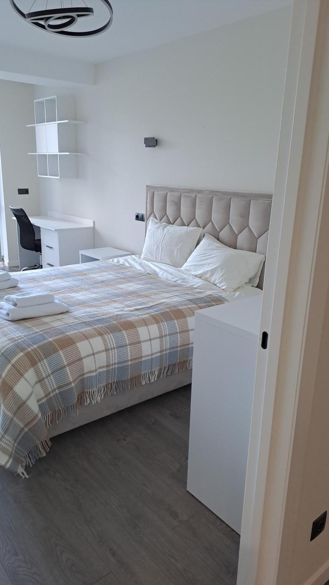 Аэропорт-Номера 24/24 . Apartment Chisinau Bagian luar foto