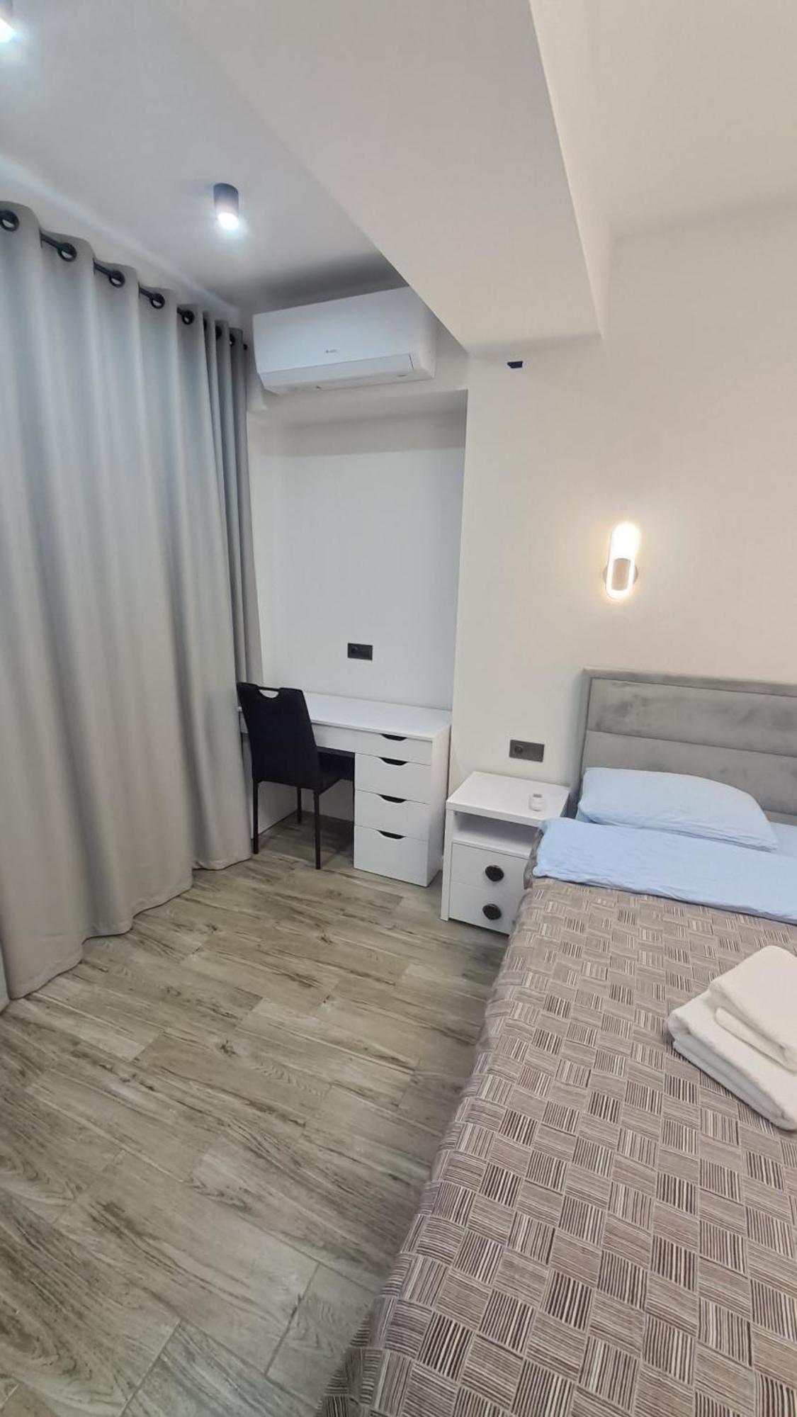 Аэропорт-Номера 24/24 . Apartment Chisinau Bagian luar foto